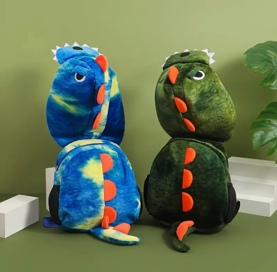 Mochila de peluche con capucha de dinosaurio