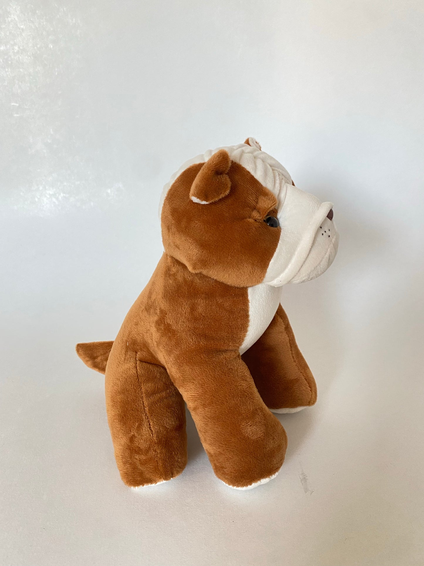 Perro Bulldog de peluche 23 cm